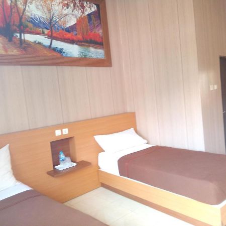 Hotel Kencana Rembang الغرفة الصورة